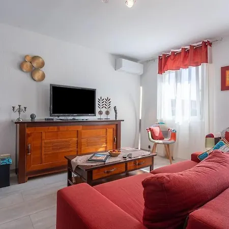 Rez 65m2 5 Min Centre Plages דירה *